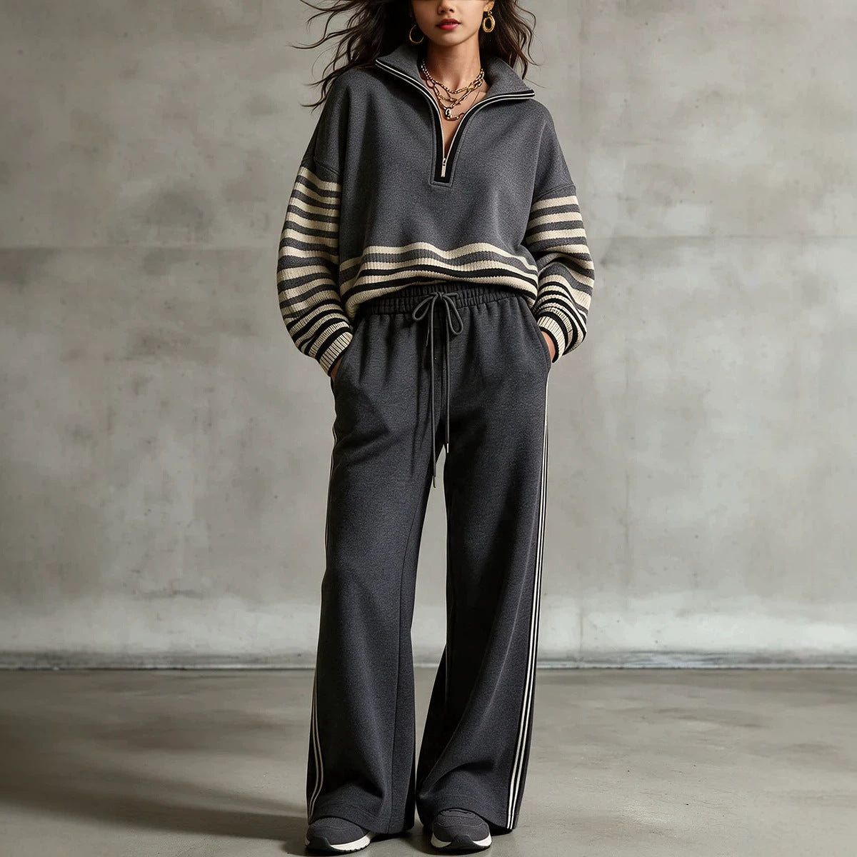 VELYORA — Ensemble sweat rayé zippé et pantalon large, photographie du produit